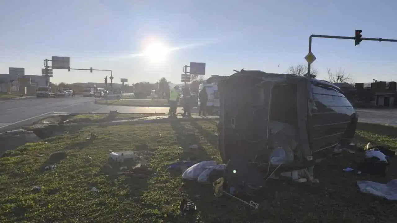 Manavgat’ta Kırmızı Işık İhlali Kazayla Sonuçlandı! 5 Yaralı 6